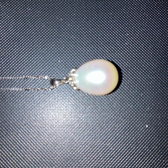 Sterling silver necklace with large cultured pearl pendant - Picture 2 of 2